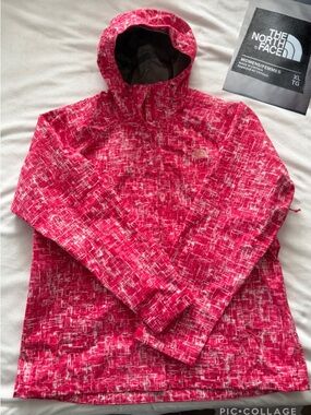 The North Face Women's Pink Patterned Hooded Ski Jacket